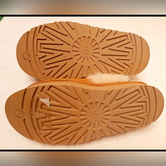 UGG Funkette Slipper, Chestnut, Size 8, *Brand New-Never Worn* (no box) - Picture 11 of 14